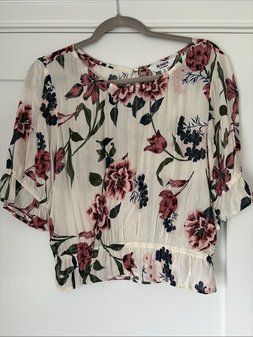 BB Dakota Floral Blouse in White & Pink Size Medium